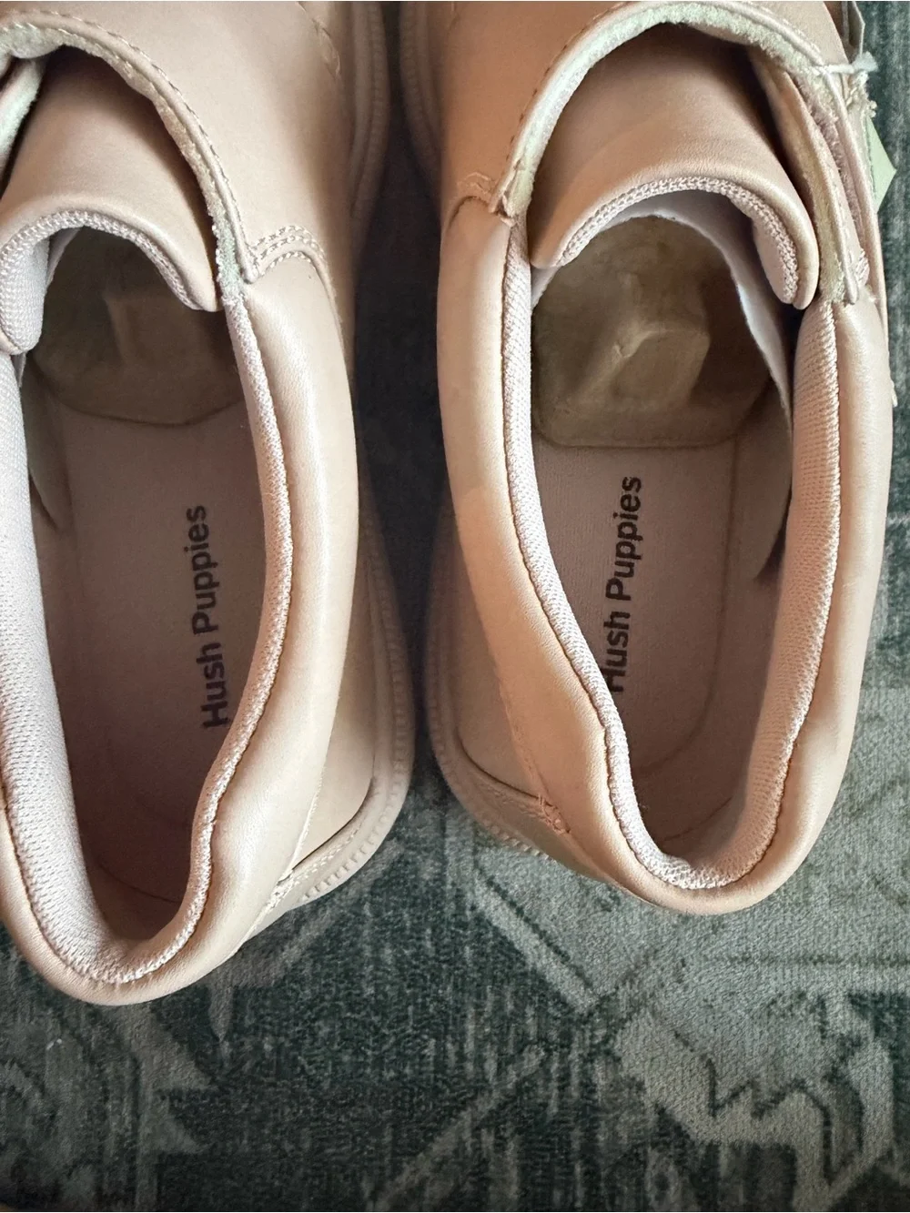 Hush Puppies Men's Gil shoes in a light pink color size 9